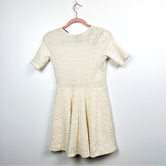 Forever 21 Off-White Textured Short Sleeve Dress, Perfect for Winter - Picture 7 of 8